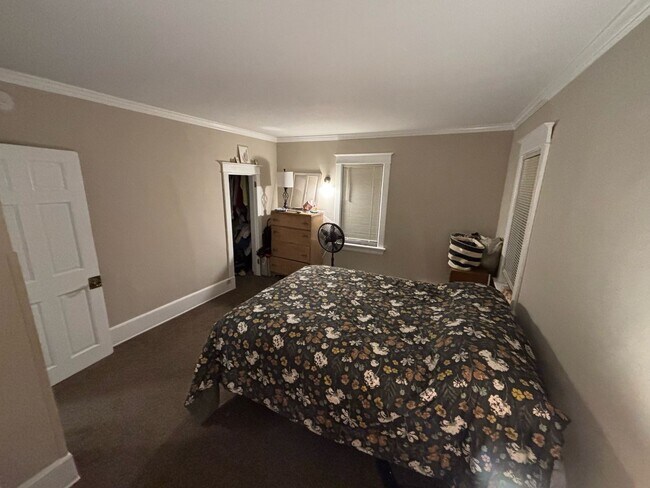 Building Photo - Duluth MN - Single Family Home - 4 Bed - 2...