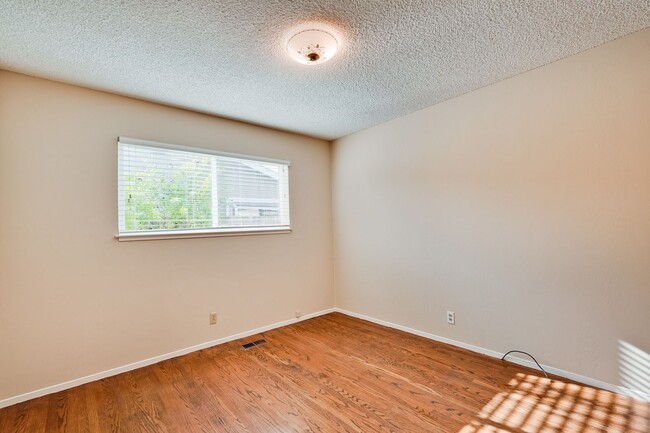 Building Photo - 10534 Deodara Dr