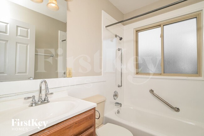 Building Photo - 1140 Estes Dr