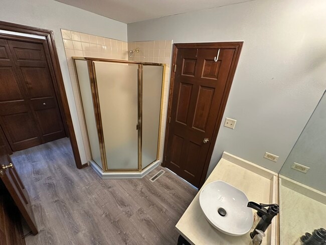 Building Photo - 1055 Knollwood Ln