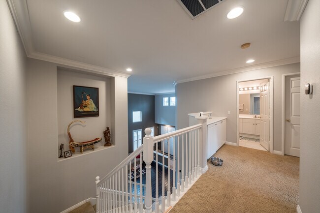 Building Photo - 6655 Hollycrest Ct