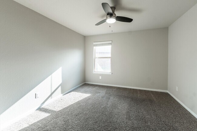 Building Photo - 3206 Sumac Dr