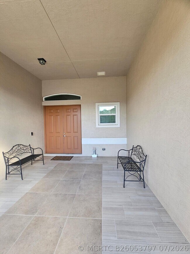 Building Photo - 5768 NW Zenith Dr