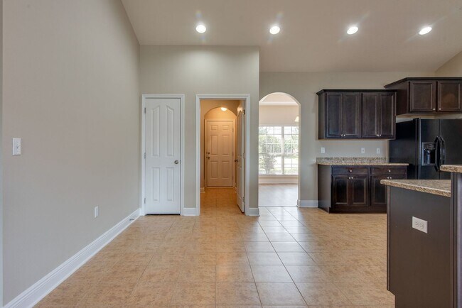 Building Photo - Spacious 4-Bedroom Home - Winners Gait