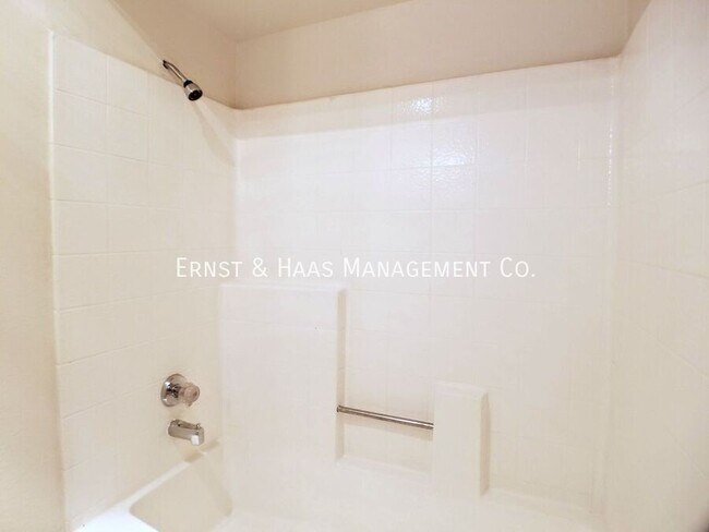 Building Photo - 1200 Gaviota Ave