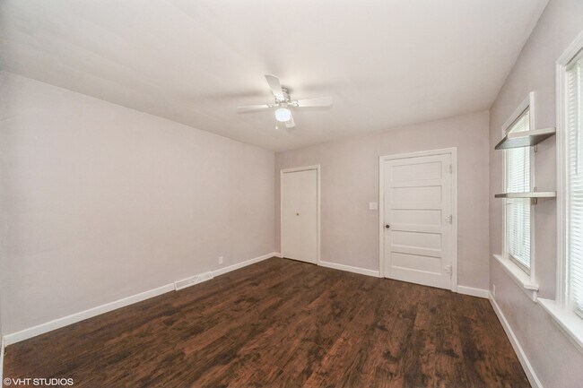Building Photo - 848 Lee St