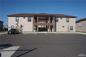 Building Photo - 1108 W Eisenhower St