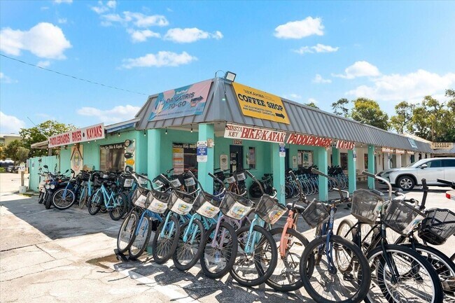 Building Photo - 6708 Sarasea Cir