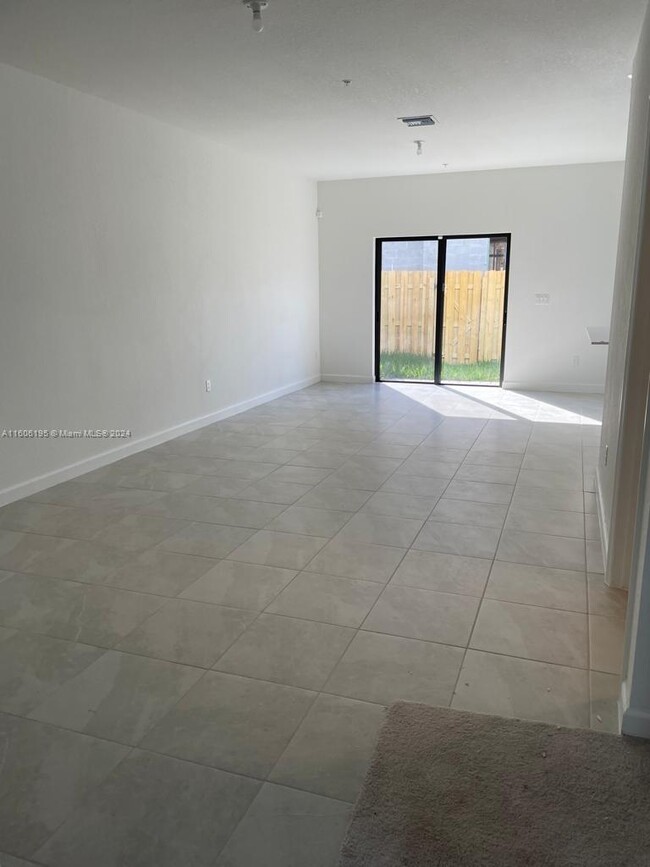 Building Photo - 212 SW 159th Terrace