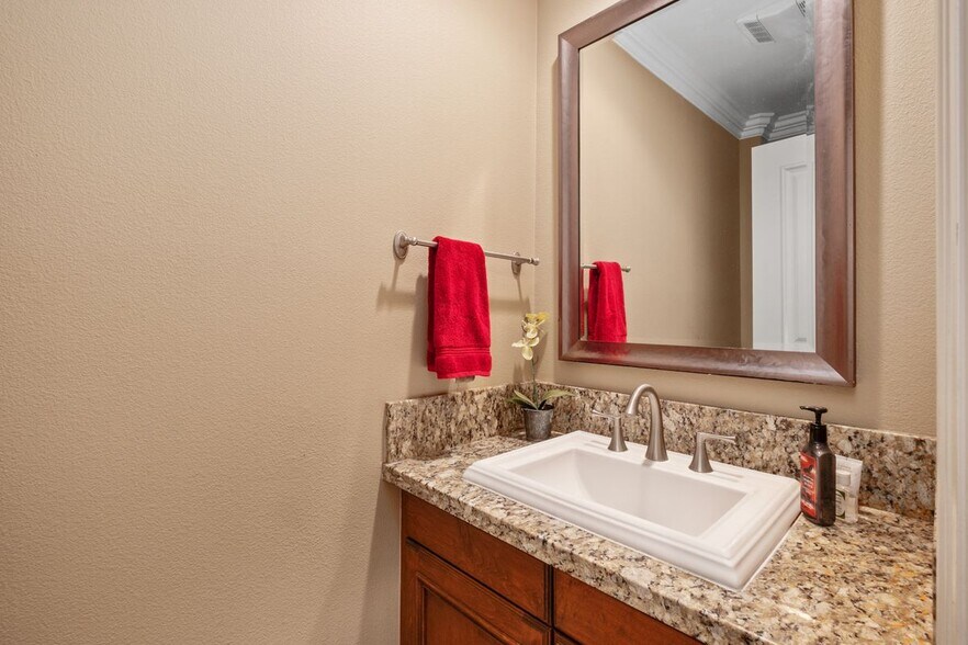 Building Photo - 16618 Honeybee Dr