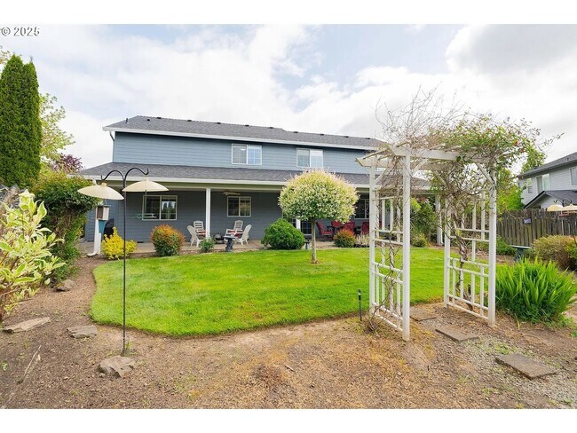 Building Photo - Spacious 4BR, 3 Bath House in Felida