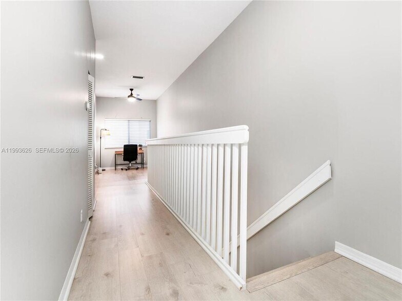 Building Photo - 835 NE 17th Way