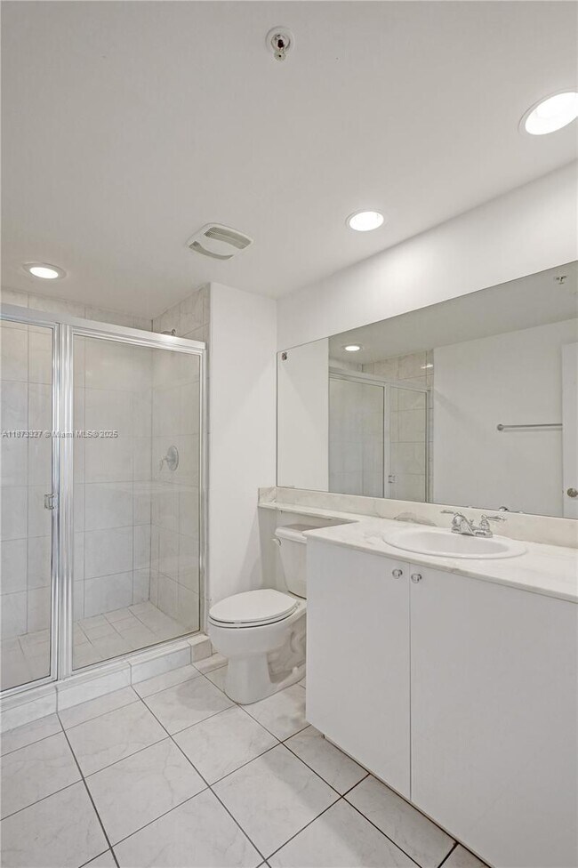 Building Photo - 2775 NE 187th St