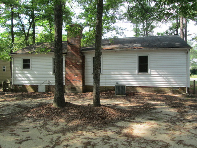 Building Photo - 3 Bed, 1.5 Bath Bon Air Rancher with Brick...