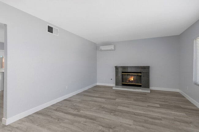 Building Photo - 9994 Parkdale Ave