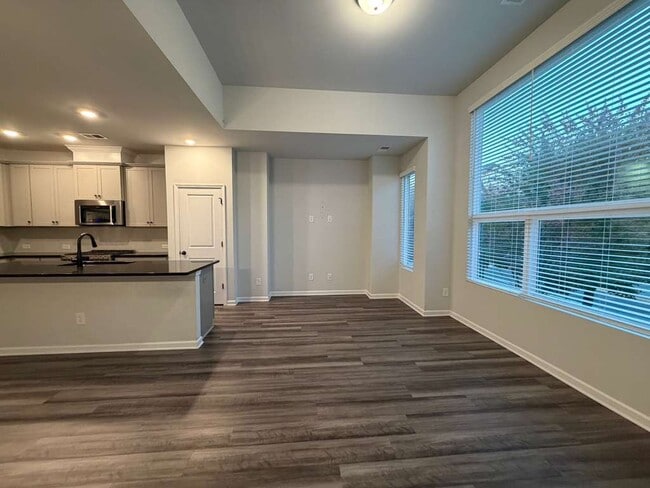 Building Photo - 2029 Statesville Ave