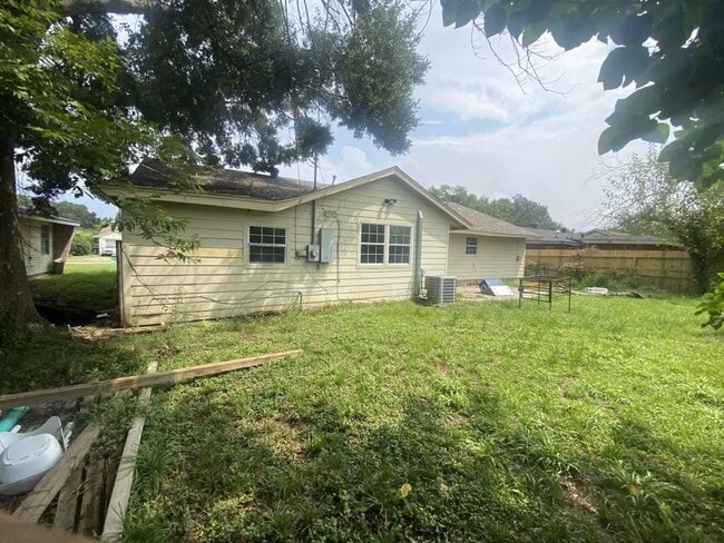 Building Photo - 5854 Heron Dr