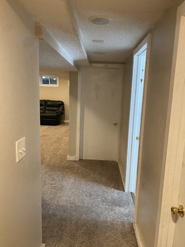 Building Photo - Spacious 4BR/3BA Home w/ Bonus Room, Porch...