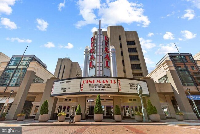 Building Photo - 118 Monroe St