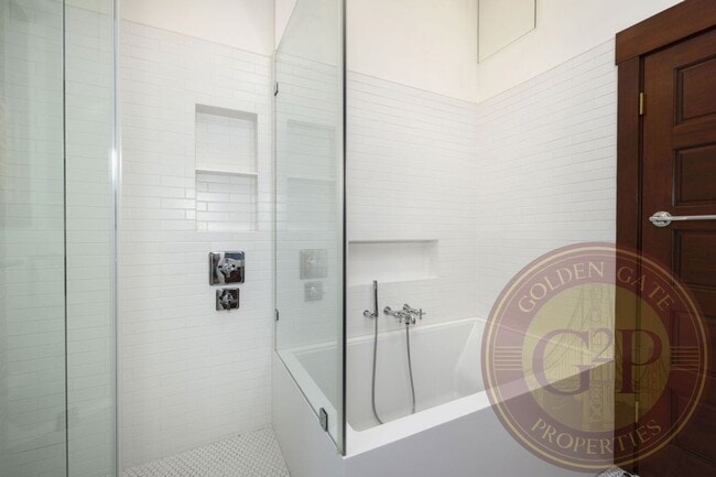 Building Photo - Potrero Hill - 3 BR, 2.5 BA House 1,388 Sq. Ft. - 3D Virtual Tour, Large Private Yard