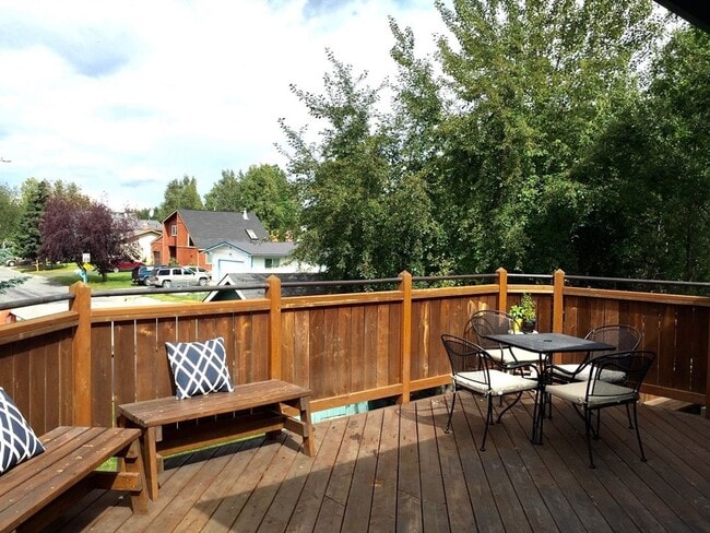 Building Photo - 3 Bedroom Home in South Anchorage!