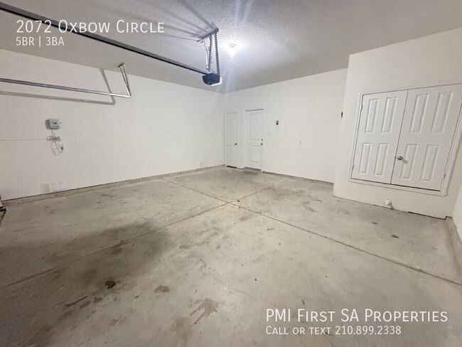 Building Photo - 2072 Oxbow Cir