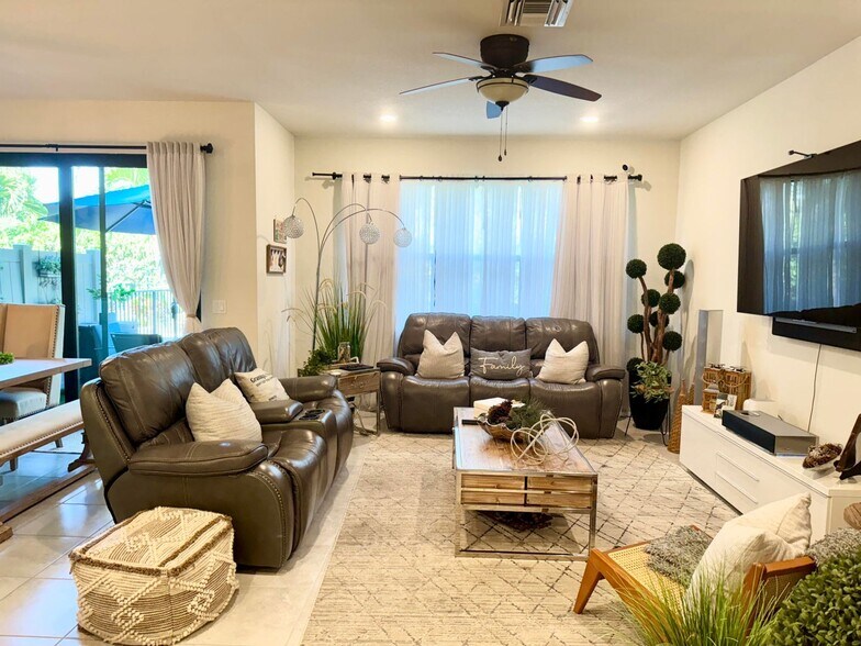 Building Photo - 4464 San Fratello Cir