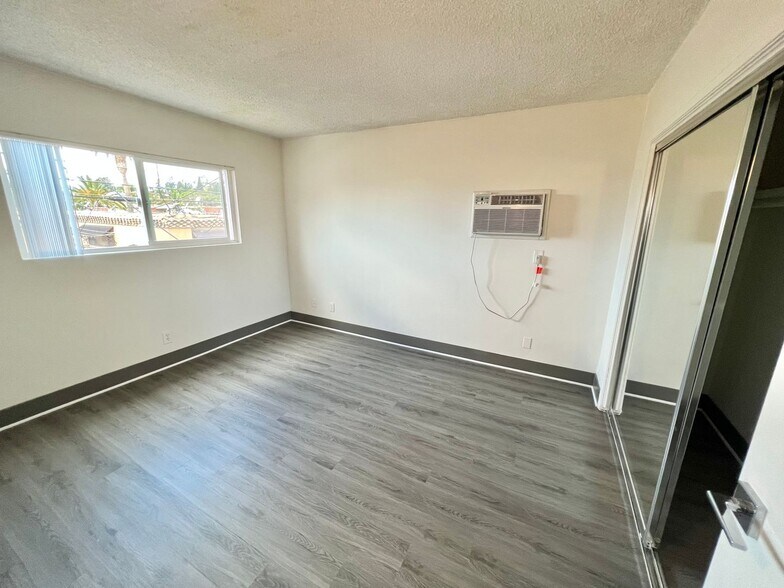 Building Photo - 3359 Mentone Ave