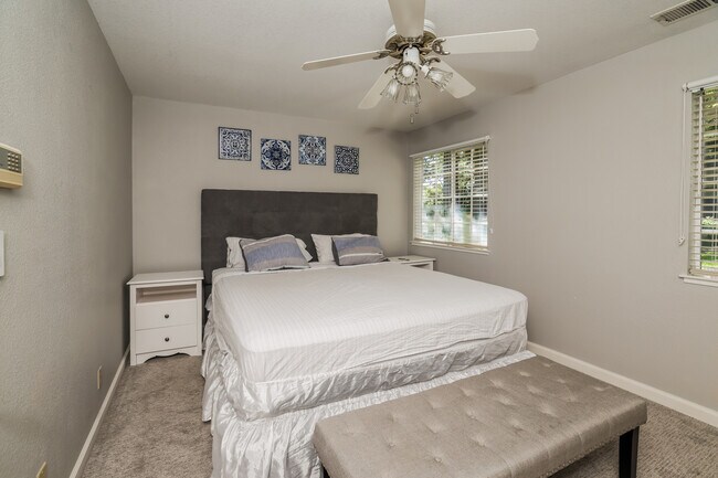 Building Photo - 43 Crystal Gate Ct