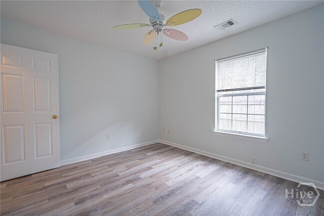 Building Photo - 114 Laurens Ln