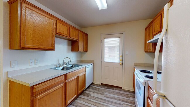 Building Photo - ALL TILE DUPLEX IN NOLANVILLE! RENT $1,295...