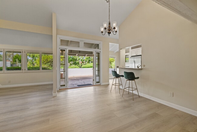 Building Photo - 1954 Vista Caudal