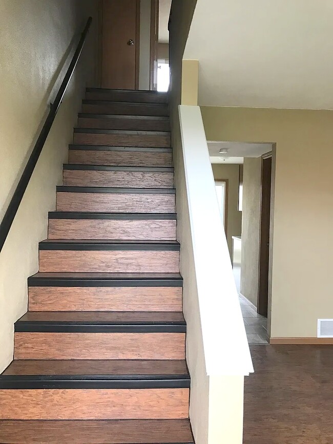 Building Photo - 18 Sarpy Rd