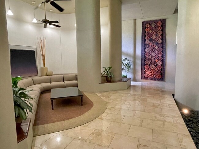 Building Photo - Penthouse Unit in Downtown Honolulu – 2 Be...