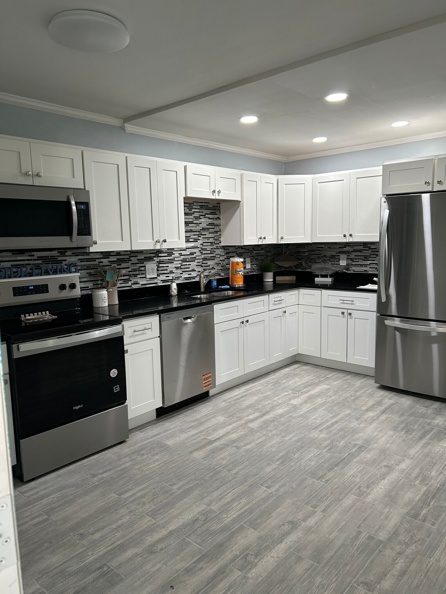 Building Photo - 721 1st St