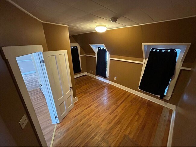 Building Photo - 323 Pine St