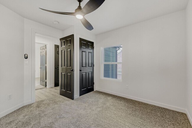 Building Photo - 946 Pratt St