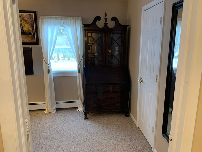 Building Photo - 266 Mahopac Ave