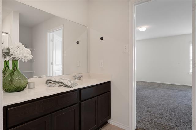 Building Photo - 914 Decker Dr