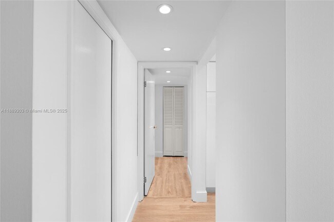 Building Photo - 2655 Collins Ave