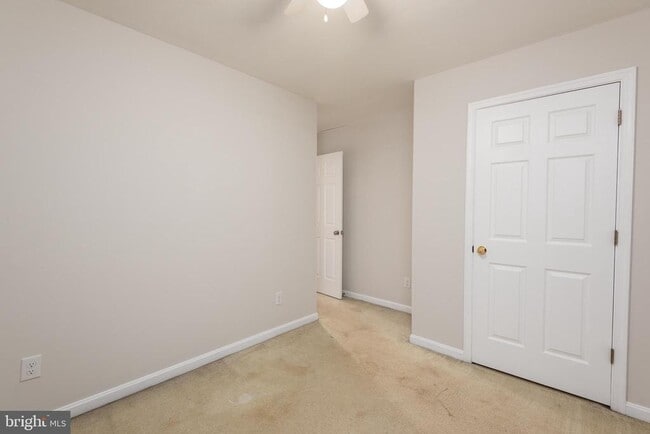 Building Photo - 8460 Colony Cir