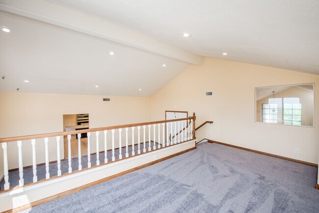 Building Photo - Panoramic Majesty