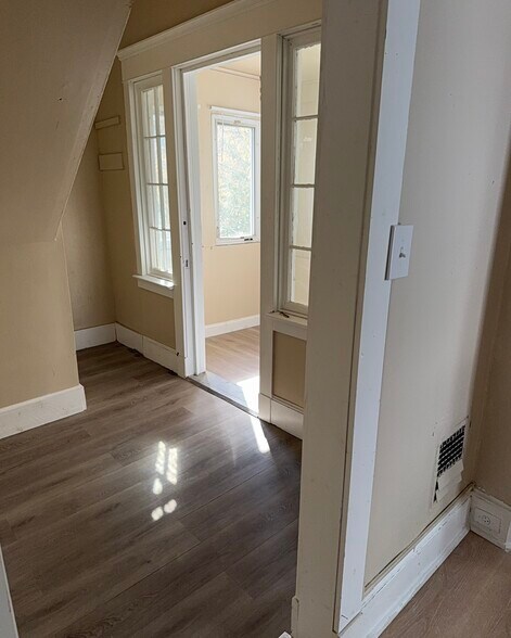 Building Photo - 813 Campbell Ave