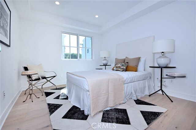 Building Photo - 4641 Cahuenga Blvd