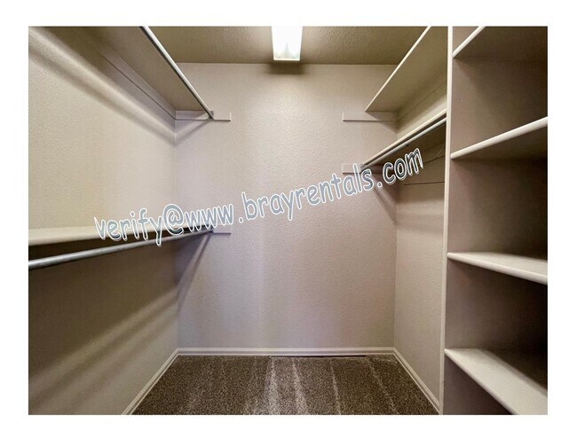 Building Photo - 3 Burgundy Ct