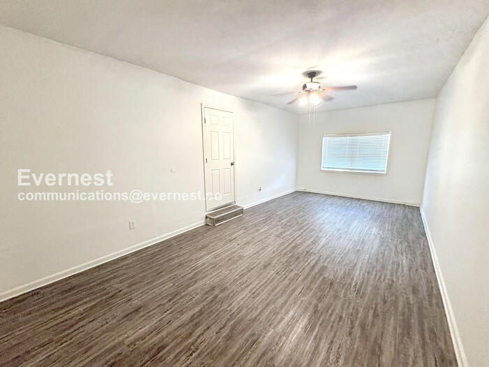 Building Photo - 10085 Brass Ring Rd