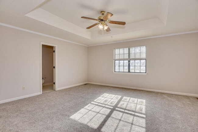 Building Photo - 670 Wellington Dr