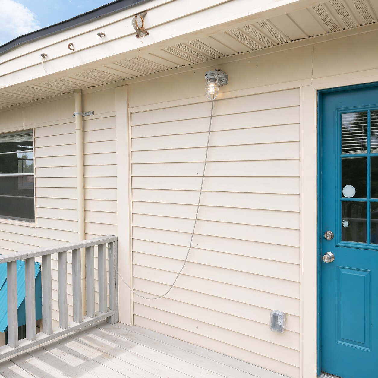 Building Photo - 208 12th Ave N