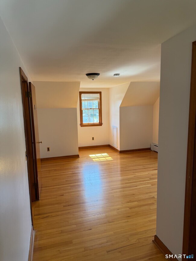 Building Photo - 25 Ludlow Manor