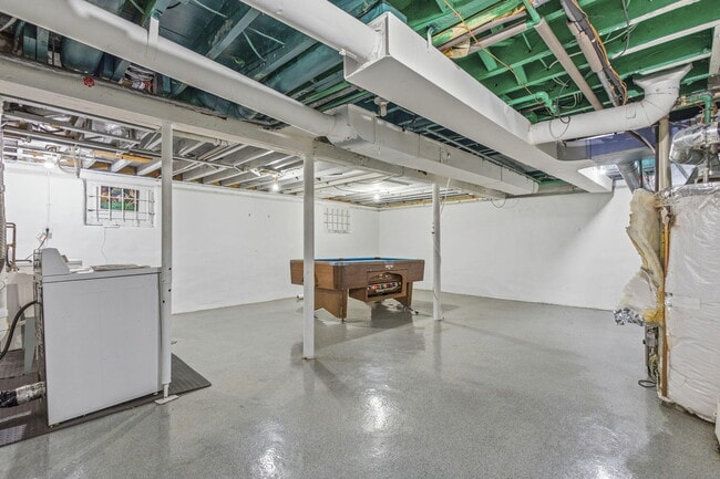 Building Photo - 314 W Muir Ave